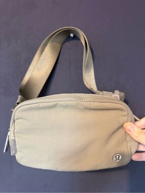 lululemon athletica Olive-Tone Belt Bag